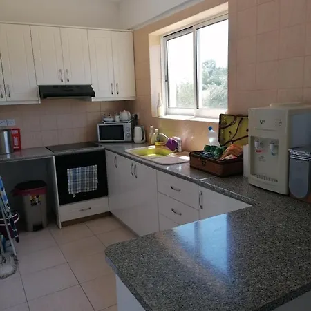 3 Bedroom 2 Bathroom Spacious With Communal Pool Apartment *
