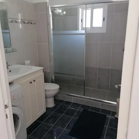 3 Bedroom 2 Bathroom Spacious With Communal Pool * Polis