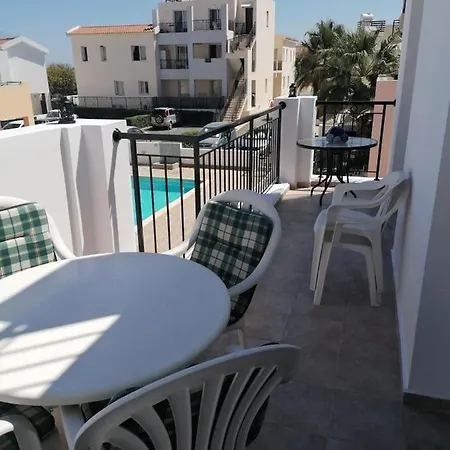 3 Bedroom 2 Bathroom Spacious With Communal Pool Полис